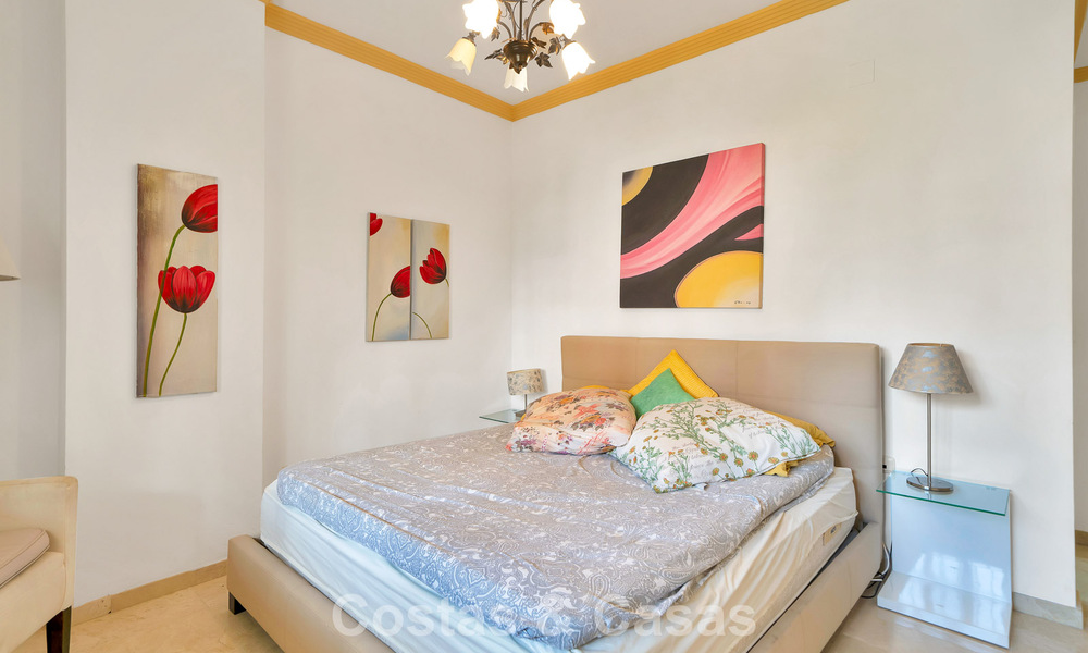 Ruim appartement met royaal terras te koop op loopafstand van de voorzieningen in Aloha in Nueva Andalucia, Marbella 803640