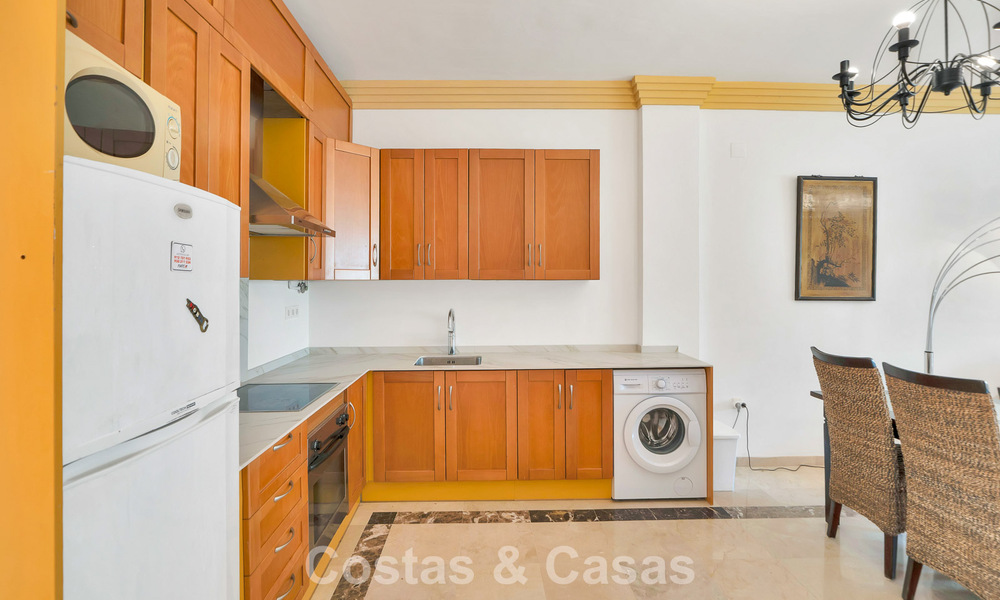 Ruim appartement met royaal terras te koop op loopafstand van de voorzieningen in Aloha in Nueva Andalucia, Marbella 803646