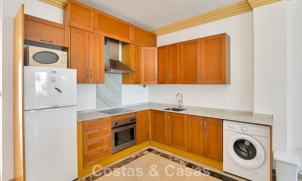 Ruim appartement met royaal terras te koop op loopafstand van de voorzieningen in Aloha in Nueva Andalucia, Marbella 803648