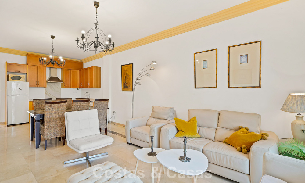 Ruim appartement met royaal terras te koop op loopafstand van de voorzieningen in Aloha in Nueva Andalucia, Marbella 803654