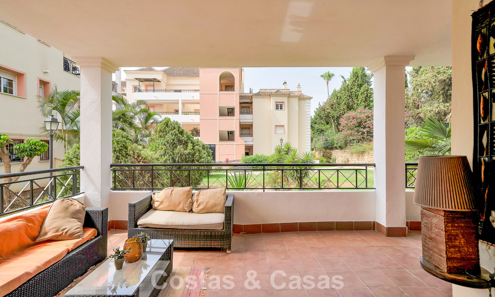 Ruim appartement met royaal terras te koop op loopafstand van de voorzieningen in Aloha in Nueva Andalucia, Marbella 803655