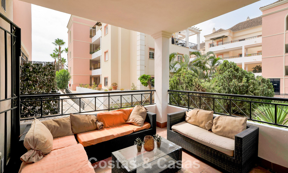 Ruim appartement met royaal terras te koop op loopafstand van de voorzieningen in Aloha in Nueva Andalucia, Marbella 803656