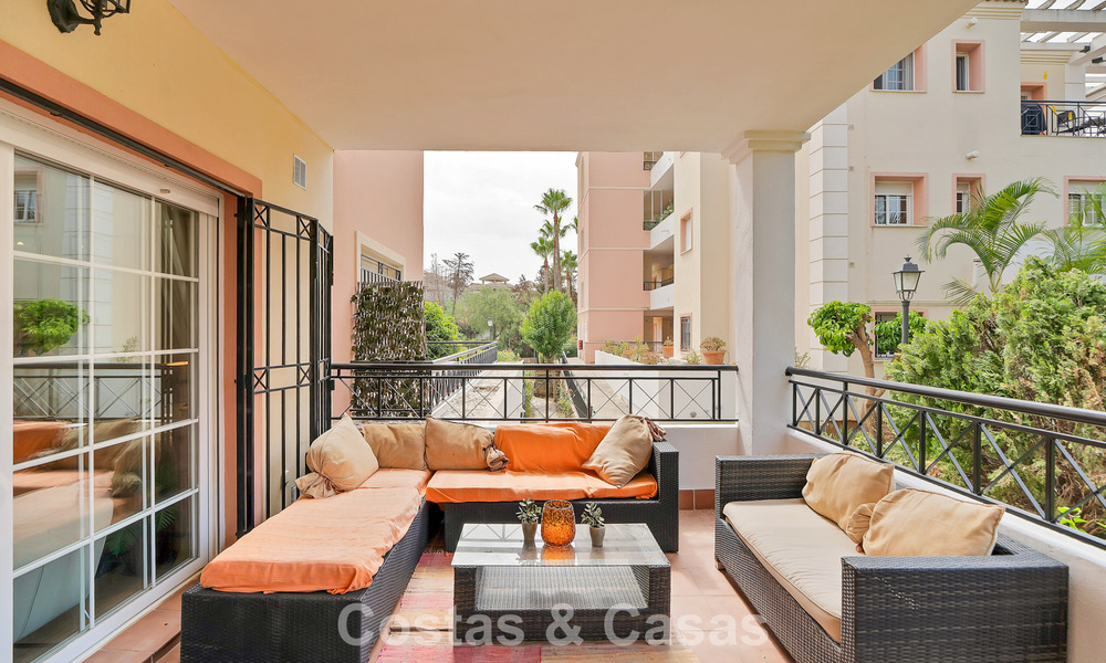 Ruim appartement met royaal terras te koop op loopafstand van de voorzieningen in Aloha in Nueva Andalucia, Marbella 803657