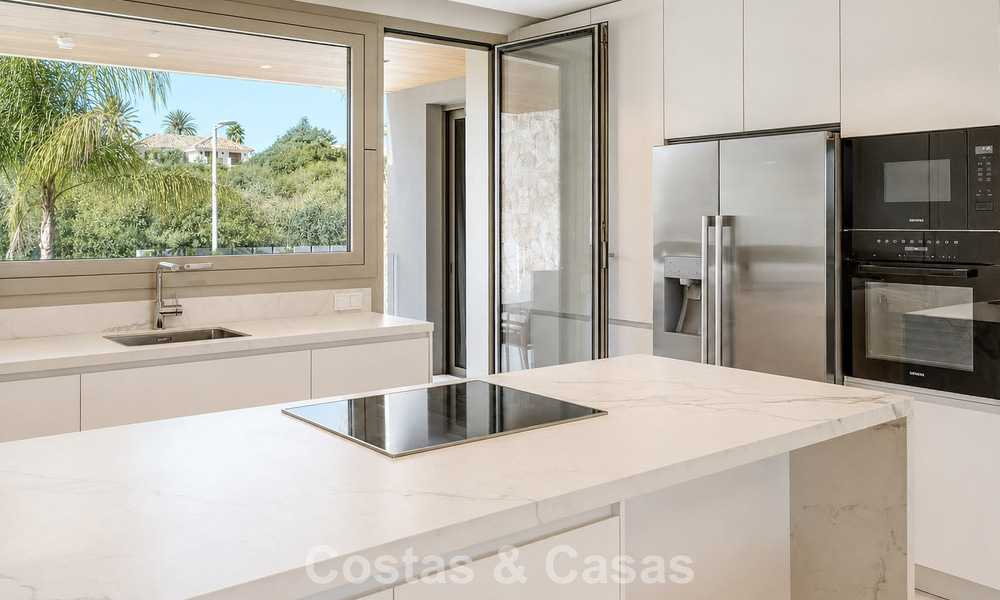 Instapklaar, prestigieus modern 3-slaapkamer appartement te koop op Marbella’s Golden Mile 803794