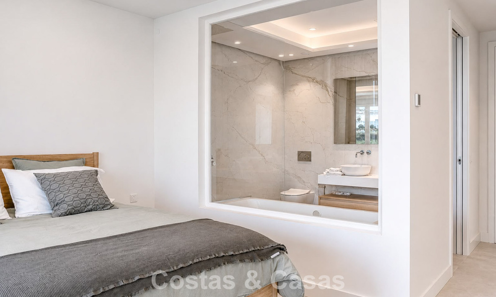 Instapklaar, prestigieus modern 3-slaapkamer appartement te koop op Marbella’s Golden Mile 803797