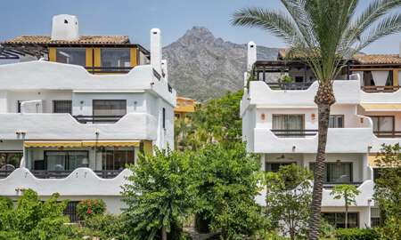 Exclusieve halfvrijstaande woning met dakterras te koop op Marbella’s Golden Mile 803855