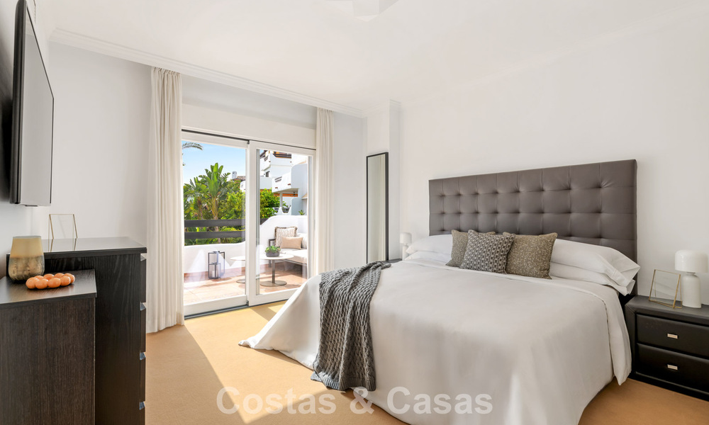 Exclusieve halfvrijstaande woning met dakterras te koop op Marbella’s Golden Mile 803858