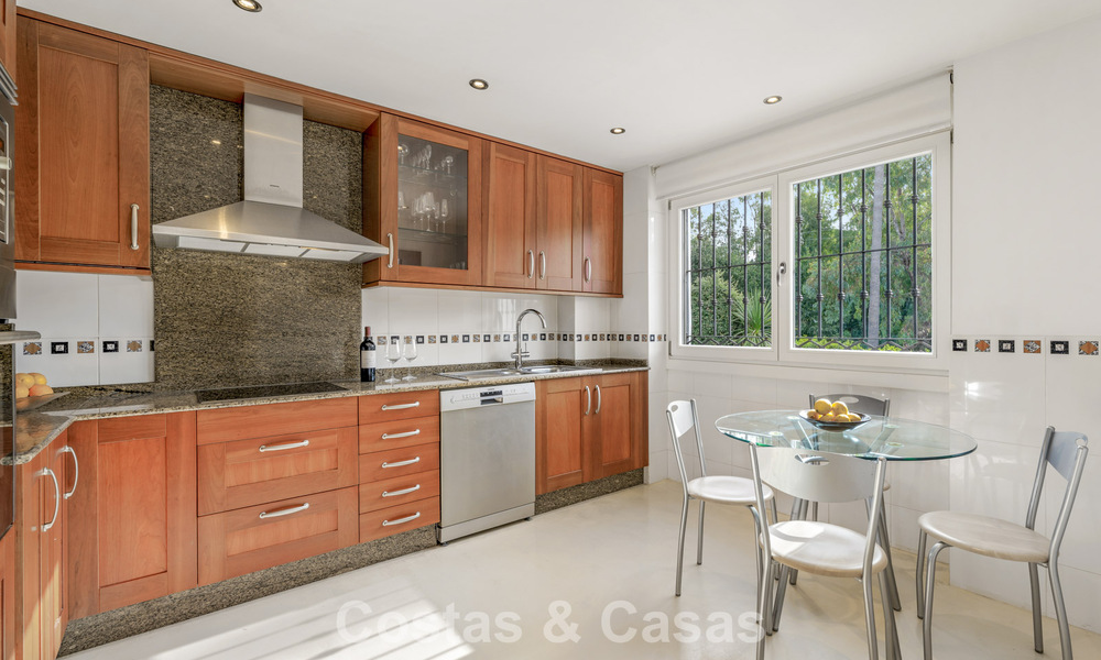 Exclusieve halfvrijstaande woning met dakterras te koop op Marbella’s Golden Mile 803877