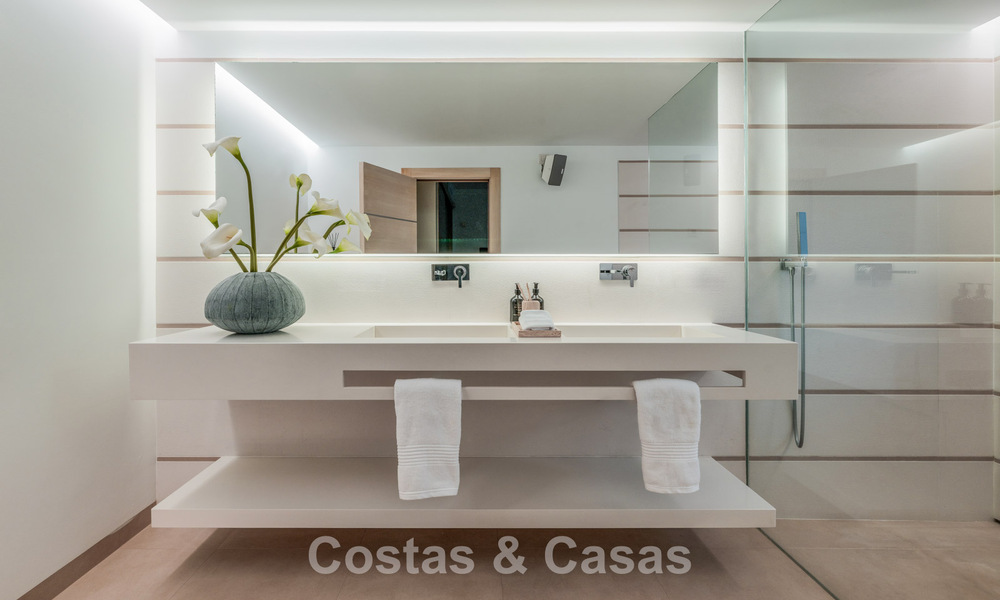 Exclusieve halfvrijstaande woning met dakterras te koop op Marbella’s Golden Mile 803880