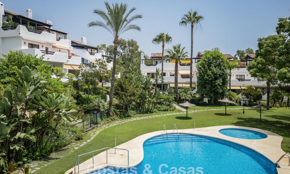 Exclusieve halfvrijstaande woning met dakterras te koop op Marbella’s Golden Mile 803896