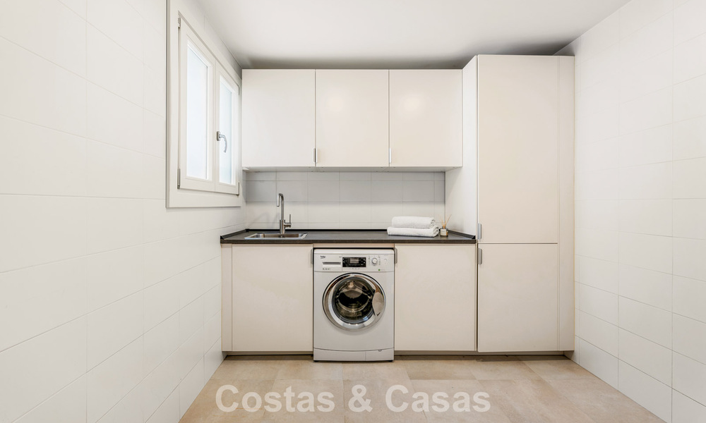 Exclusieve halfvrijstaande woning met dakterras te koop op Marbella’s Golden Mile 803906