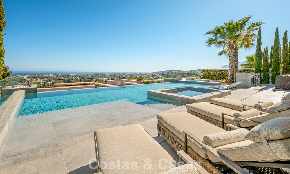 Eersteklas luxevilla met fenomenaal zeezicht te koop, in een afgesloten woonwijk van La Quinta, Marbella - Benahavis 803726