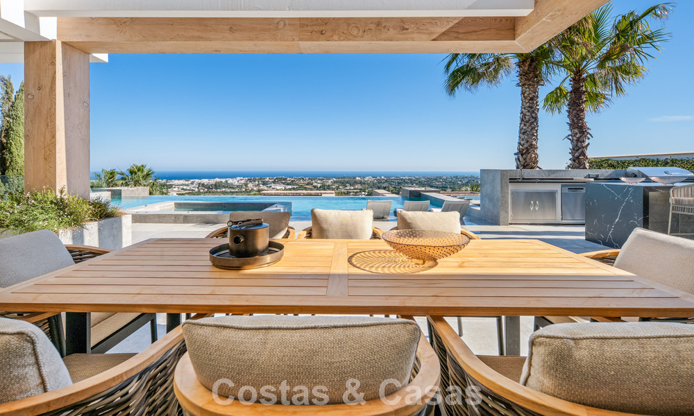 Eersteklas luxevilla met fenomenaal zeezicht te koop, in een afgesloten woonwijk van La Quinta, Marbella - Benahavis 803730