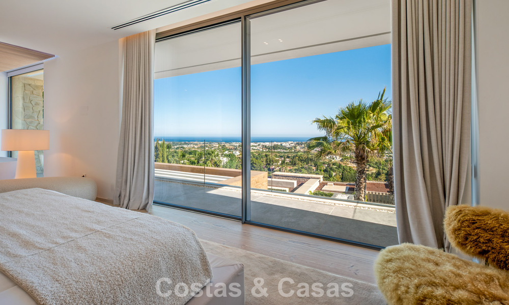 Eersteklas luxevilla met fenomenaal zeezicht te koop, in een afgesloten woonwijk van La Quinta, Marbella - Benahavis 803745