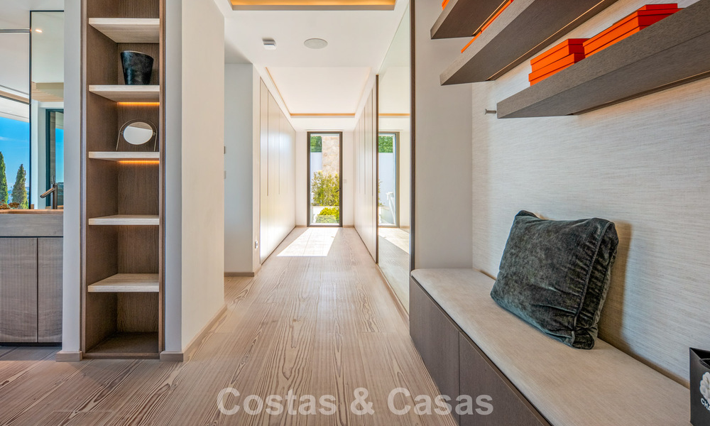 Eersteklas luxevilla met fenomenaal zeezicht te koop, in een afgesloten woonwijk van La Quinta, Marbella - Benahavis 803746