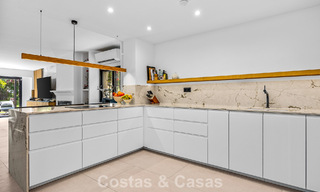 Modern Andalusisch hoekhuis te koop, in een gezochte gated community, eerstelijn Aloha Golf in Nueva Andalucia, Marbella 803754 