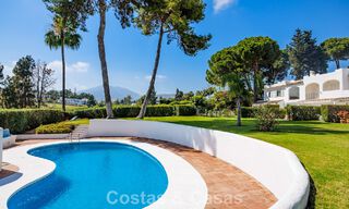 Modern Andalusisch hoekhuis te koop, in een gezochte gated community, eerstelijn Aloha Golf in Nueva Andalucia, Marbella 803766 