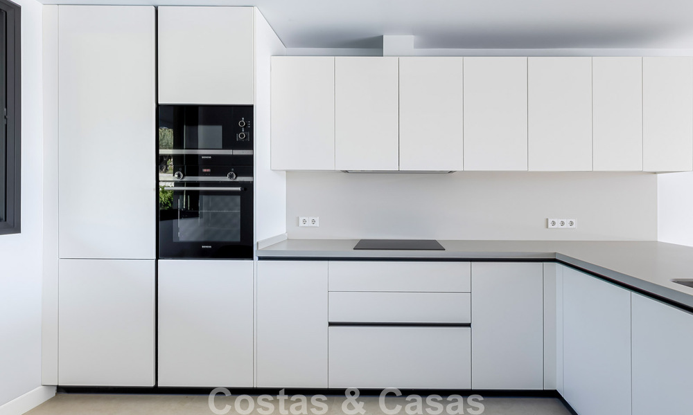 Nieuwe, moderne rijwoning te koop op wandelafstand van het strand in Elviria, ten oosten van Marbella centrum 804086