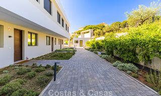 Nieuwe, moderne rijwoning te koop op wandelafstand van het strand in Elviria, ten oosten van Marbella centrum 804093 