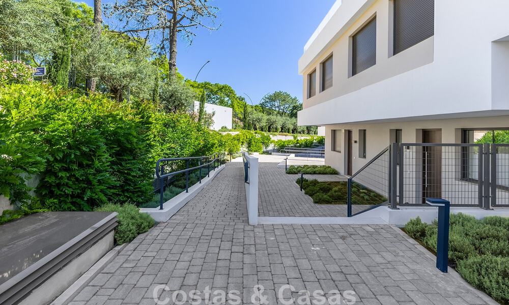 Nieuwe, moderne rijwoning te koop op wandelafstand van het strand in Elviria, ten oosten van Marbella centrum 804095