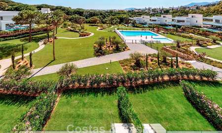 Nieuwe, moderne rijwoning te koop op wandelafstand van het strand in Elviria, ten oosten van Marbella centrum 804096