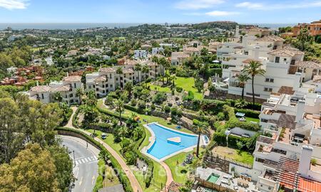 Luxe gerenoveerd appartement met panoramisch uitzicht te koop in Nueva Andalucia, Marbella 804056