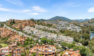 Luxe gerenoveerd appartement met panoramisch uitzicht te koop in Nueva Andalucia, Marbella 804059 