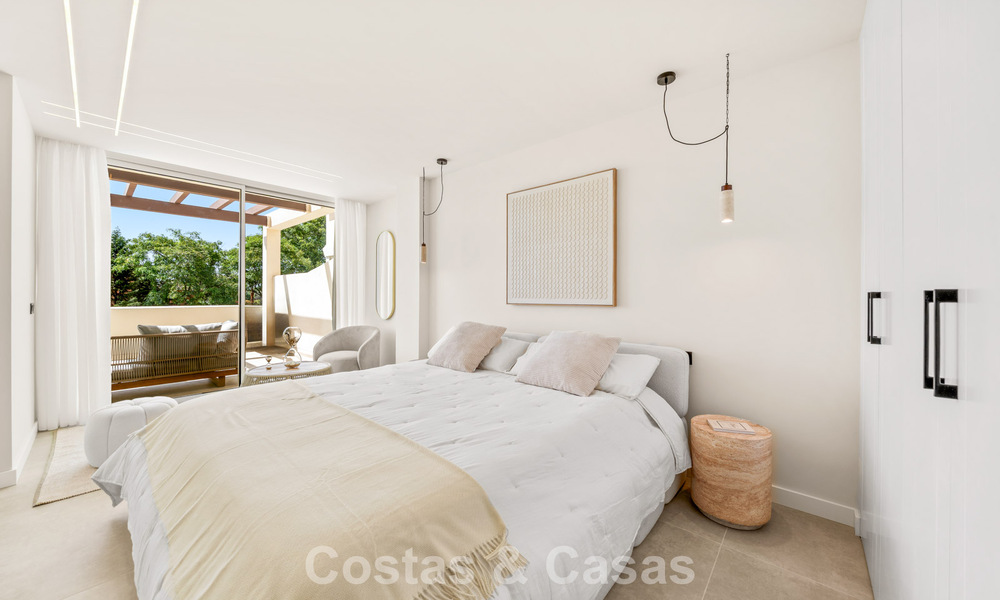 Luxe gerenoveerd appartement met panoramisch uitzicht te koop in Nueva Andalucia, Marbella 804060
