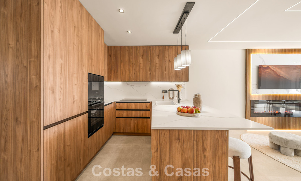 Luxe gerenoveerd appartement met panoramisch uitzicht te koop in Nueva Andalucia, Marbella 804062