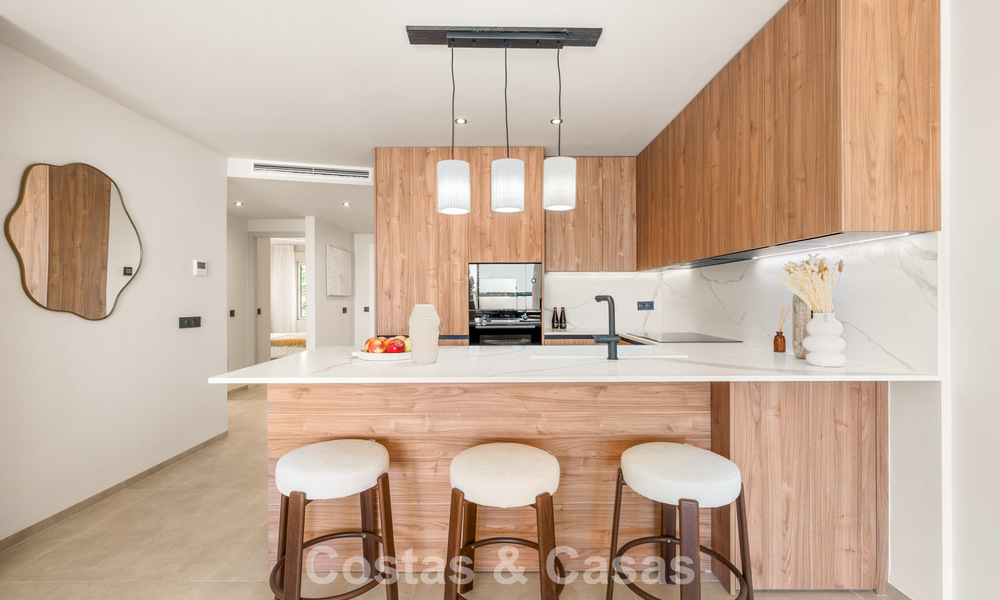 Luxe gerenoveerd appartement met panoramisch uitzicht te koop in Nueva Andalucia, Marbella 804064