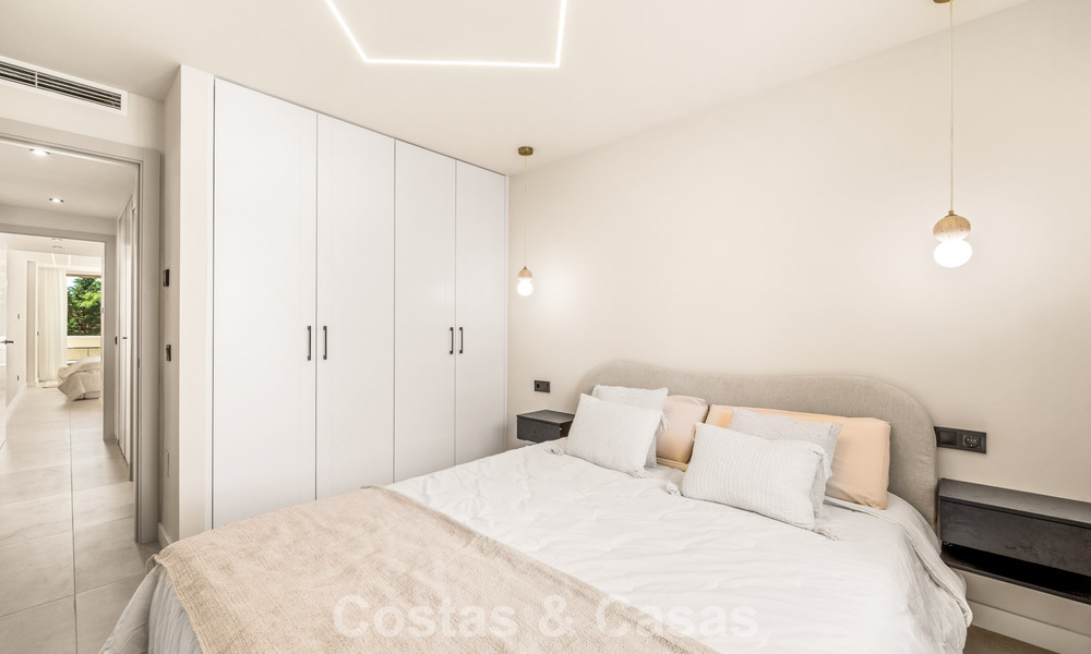 Luxe gerenoveerd appartement met panoramisch uitzicht te koop in Nueva Andalucia, Marbella 804075