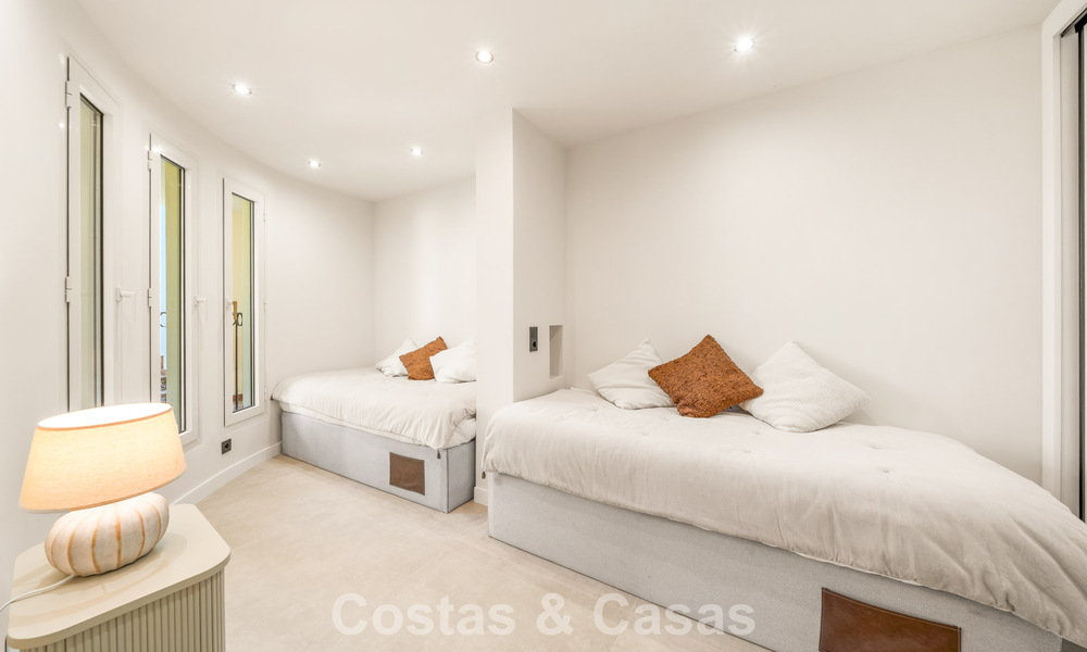 Luxe gerenoveerd appartement met panoramisch uitzicht te koop in Nueva Andalucia, Marbella 804076