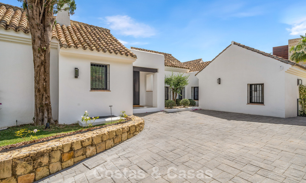 Stijlvol gerenoveerde mediterrane villa te koop in Cascada de Camojan op Marbella’s Golden Mile 804154