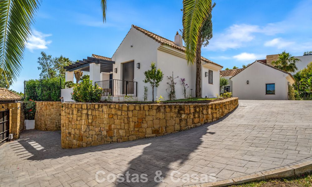 Stijlvol gerenoveerde mediterrane villa te koop in Cascada de Camojan op Marbella’s Golden Mile 804155