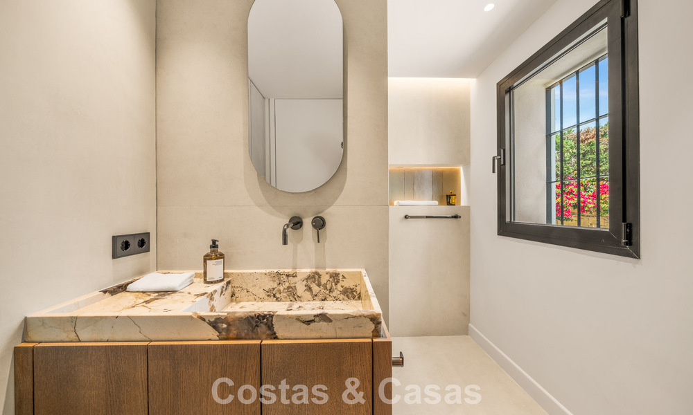 Stijlvol gerenoveerde mediterrane villa te koop in Cascada de Camojan op Marbella’s Golden Mile 804179
