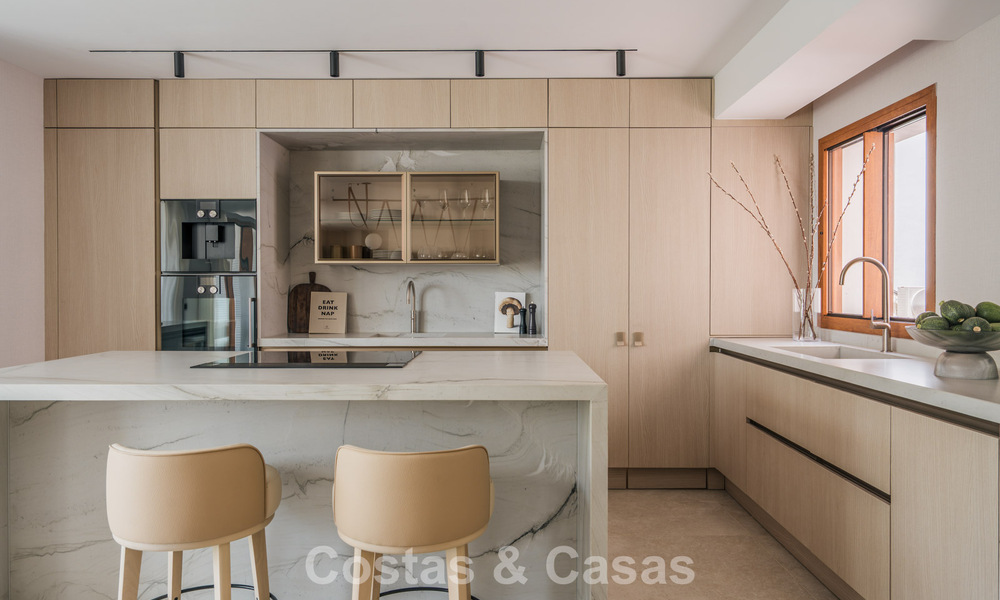 Hoogwaardig gerenoveerd duplex tuinappartement te koop in Nueva Andalucia, Marbella 804204