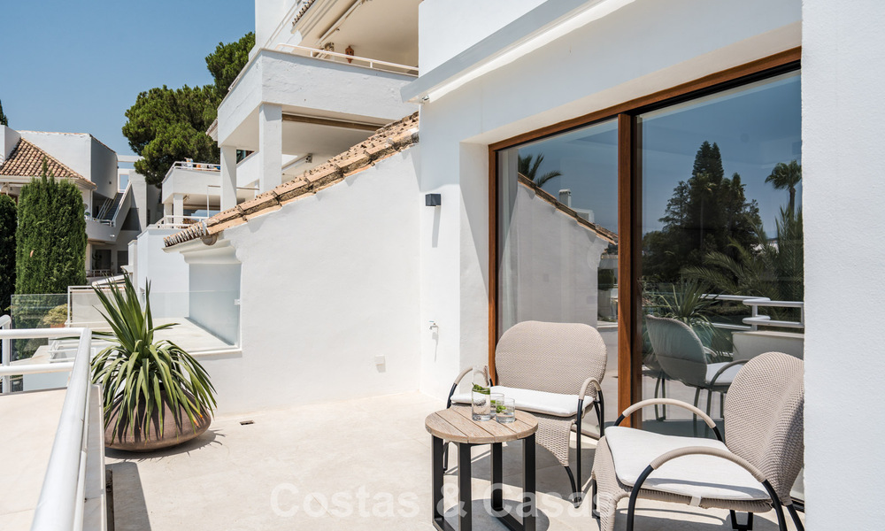 Hoogwaardig gerenoveerd duplex tuinappartement te koop in Nueva Andalucia, Marbella 804222