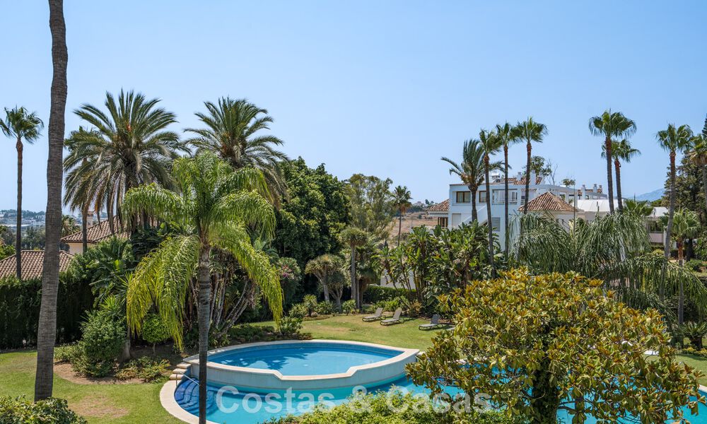 Hoogwaardig gerenoveerd duplex tuinappartement te koop in Nueva Andalucia, Marbella 804224