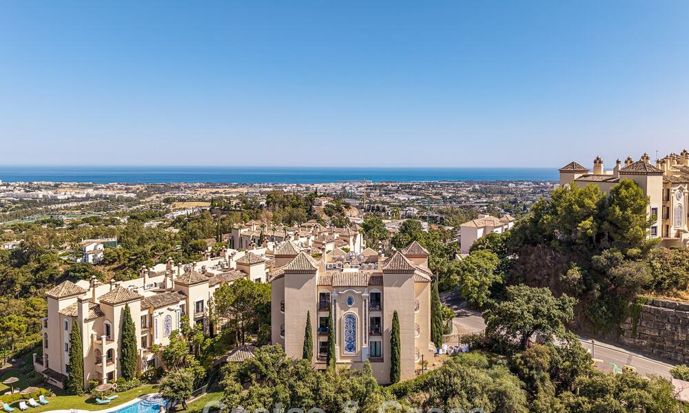 Luxe penthouse met panoramisch zeezicht te koop in La Quinta, Marbella - Benahavis 804290