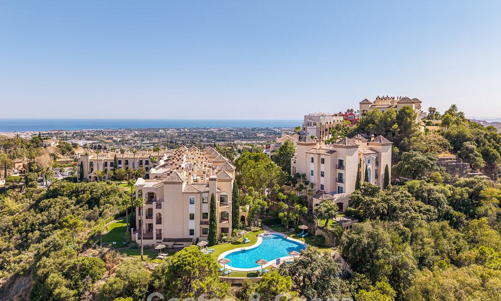 Luxe penthouse met panoramisch zeezicht te koop in La Quinta, Marbella - Benahavis 804291