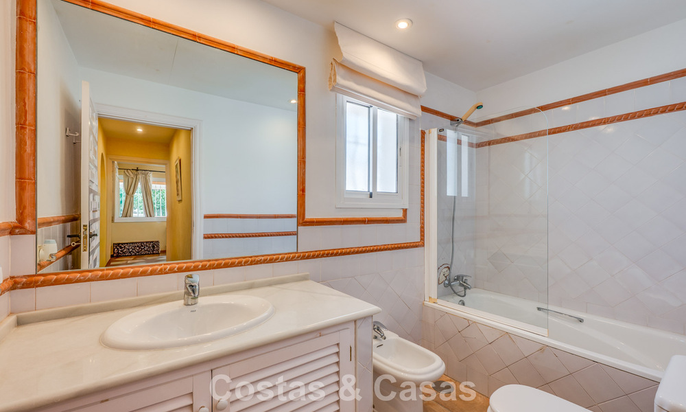 Authentieke mediterrane villa met gastenverblijf te koop vlak bij het strand in San Pedro Playa, Marbella 804356