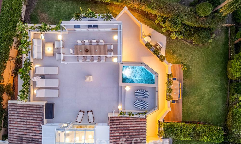 Luxueus totaal gerenoveerde halfvrijstaande woning, eerstelijns golf te koop in La Quinta, Marbella - Benahavis 804424
