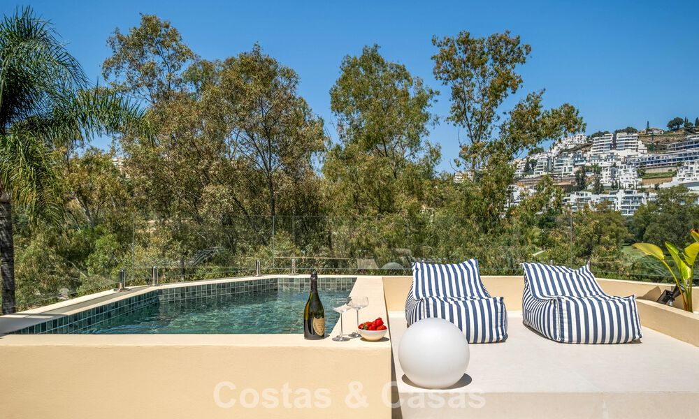 Luxueus totaal gerenoveerde halfvrijstaande woning, eerstelijns golf te koop in La Quinta, Marbella - Benahavis 804432