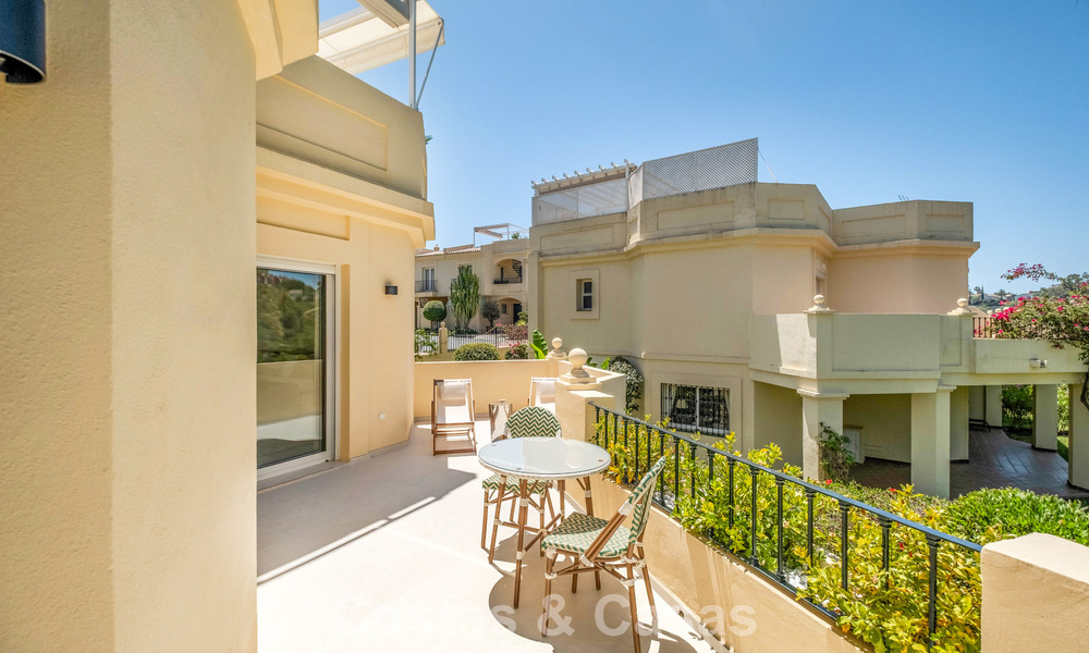 Luxueus totaal gerenoveerde halfvrijstaande woning, eerstelijns golf te koop in La Quinta, Marbella - Benahavis 804443