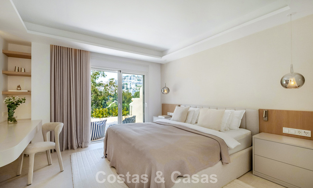 Luxueus totaal gerenoveerde halfvrijstaande woning, eerstelijns golf te koop in La Quinta, Marbella - Benahavis 804447