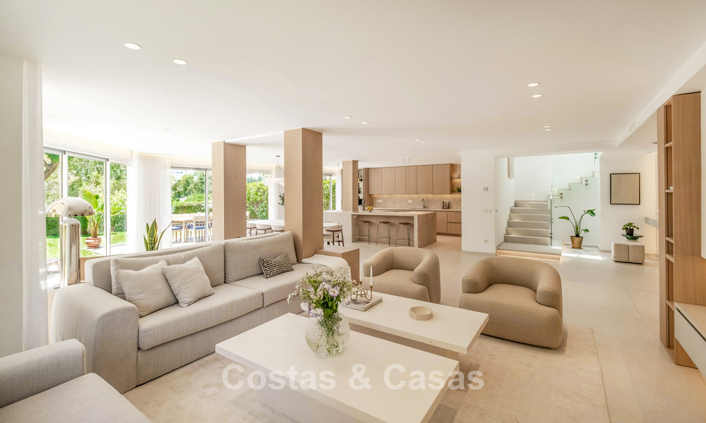 Luxueus totaal gerenoveerde halfvrijstaande woning, eerstelijns golf te koop in La Quinta, Marbella - Benahavis 804467