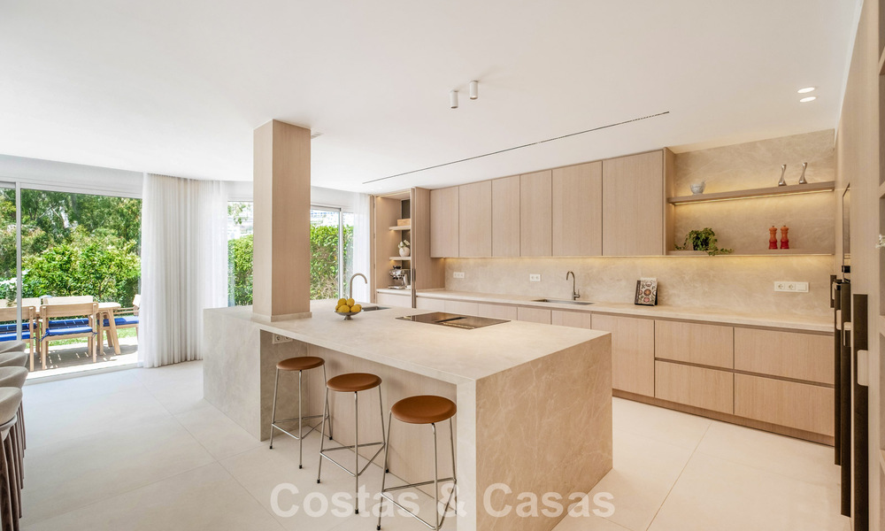 Luxueus totaal gerenoveerde halfvrijstaande woning, eerstelijns golf te koop in La Quinta, Marbella - Benahavis 804469