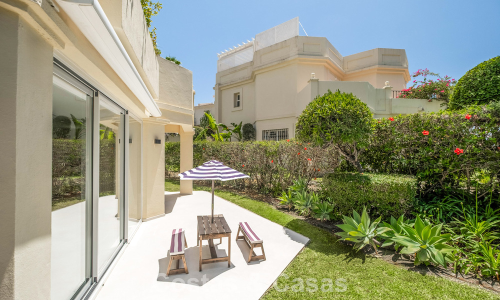 Luxueus totaal gerenoveerde halfvrijstaande woning, eerstelijns golf te koop in La Quinta, Marbella - Benahavis 804475
