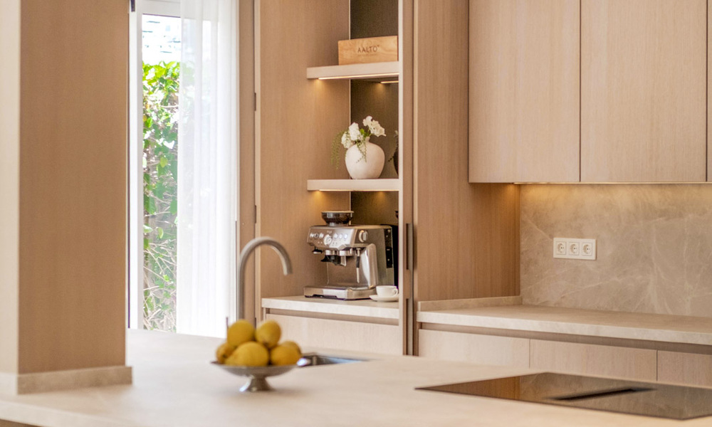 Luxueus totaal gerenoveerde halfvrijstaande woning, eerstelijns golf te koop in La Quinta, Marbella - Benahavis 804484