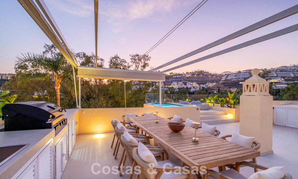 Luxueus totaal gerenoveerde halfvrijstaande woning, eerstelijns golf te koop in La Quinta, Marbella - Benahavis 804499